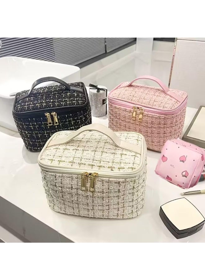 م اكس م حقيبة مكياج سفر كبيرة السعة بمقبض، منظم مستحضرات تجميل ولوازم استحمام من جلد البولي يوريثان المقاوم للماء للنساء (مزيج وردي صغير) - Image 3